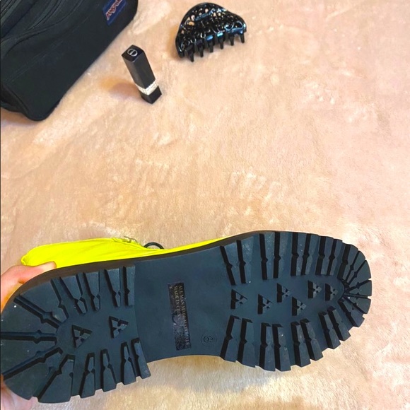 Boots - Picture 4 of 6